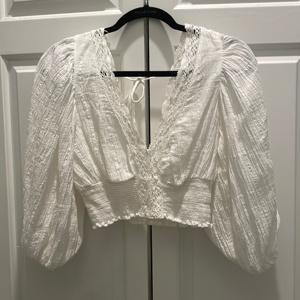 Feminine cropped linen blouse